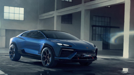<p><span style="font-size: 14px;">Lamborghini Lanzador konsepti, markanın 2028'e kadar gelmeyecek olan ilk elektrikli modelini önizliyor. Yükseltilmiş sürüş yüksekliği ile birlikte, Lanzador çift motorlu dört tekerlekten çekişli bir güç aktarma sistemine sahip ve bir megavat (veya 1341 beygir gücünden fazla) güce sahip. Lanzador'un ifade dolu iki kapılı tasarımı, geleceğe yönelik ve işlevsel dört koltuklu bir iç düzeni barındırıyor. Lamborghini, elektrikli bir geleceğe hazırlanıyor ve bugün tanıtılan cesur Lanzador konsepti, bize bunun nasıl görünebileceği konusunda en iyi fikri veriyor. Üretim versiyonunun ancak 2028'e kadar gelmesi beklenmiyor olsa da, Lanzador, ralliye ilham veren Huracán Sterrato ile güçlü Urus SUV'un ilişkileri sonucu ortaya çıkan muhteşem bir "bebek" gibi görünüyor.</span><br></p>
